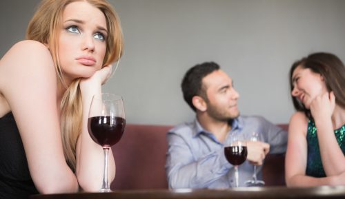 Allein im Lokal zu sitzen, ist Scheiße, wenn da sonst lauter glückliche Paare sind